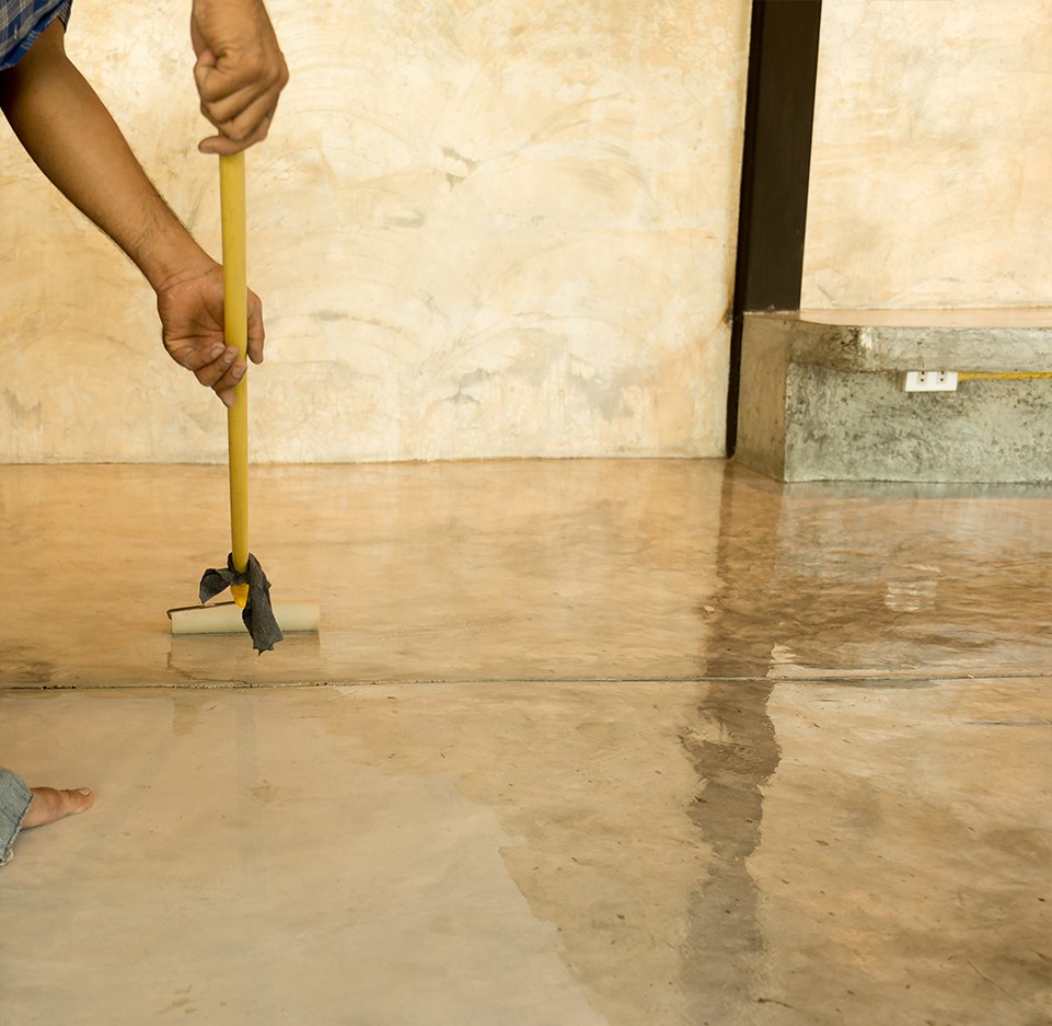 Work lacquering concrete floors using roller for coating